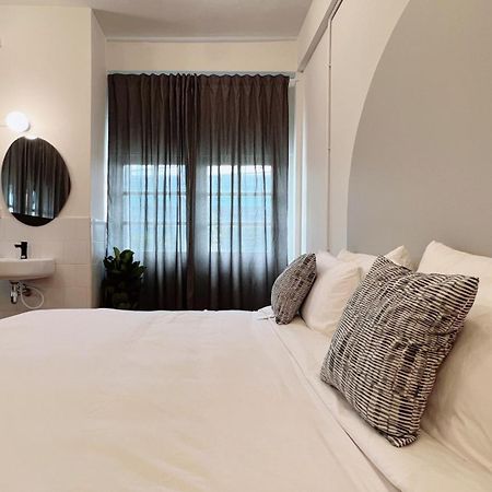 La Moon House Hotell Salaya Eksteriør bilde