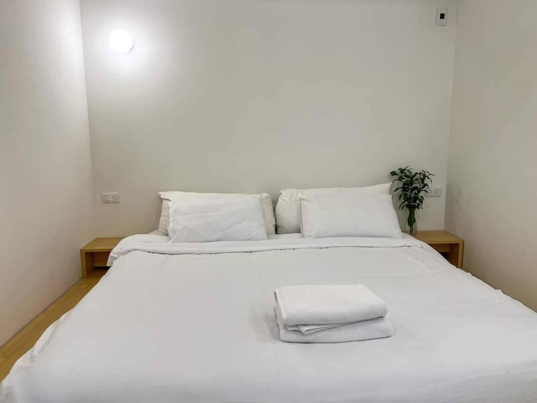La Moon House Hotell Salaya Eksteriør bilde