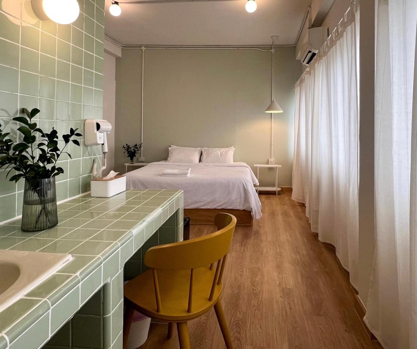 La Moon House Hotell Salaya Eksteriør bilde