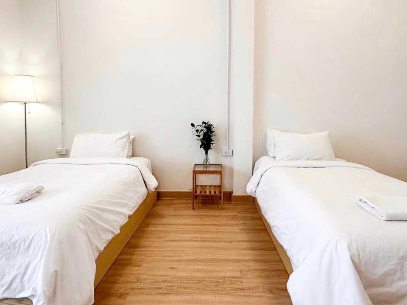 La Moon House Hotell Salaya Eksteriør bilde
