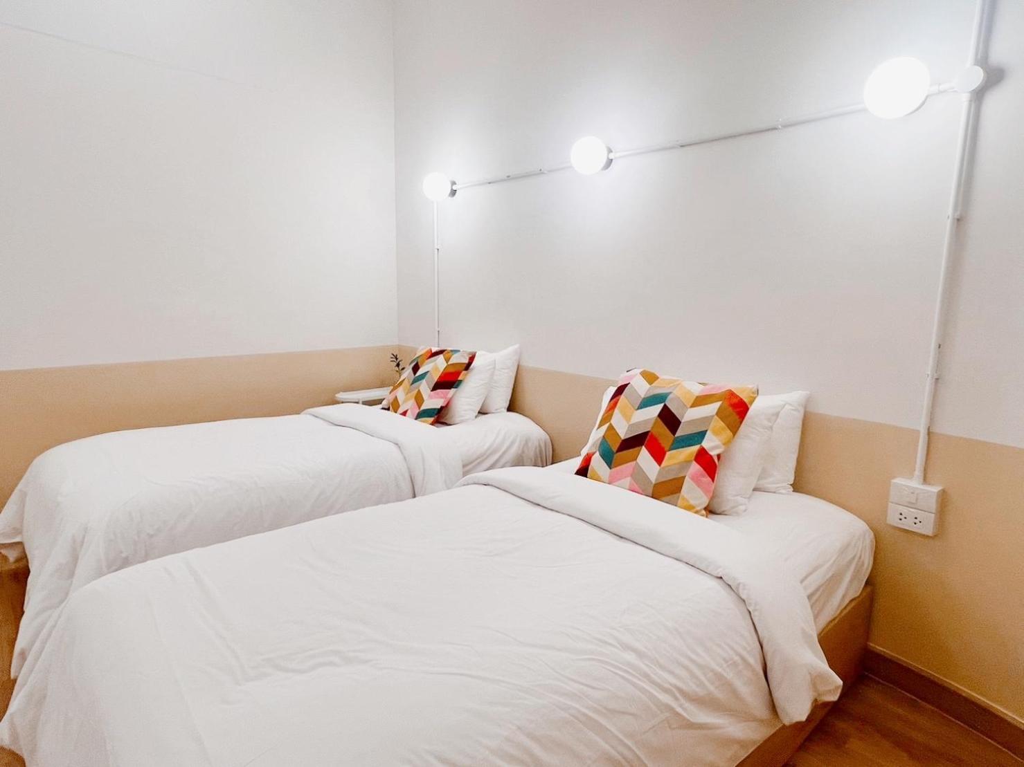 La Moon House Hotell Salaya Eksteriør bilde