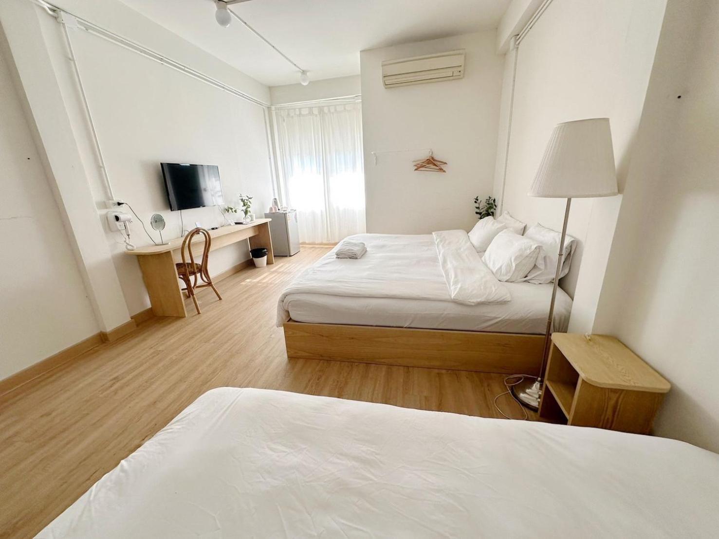 La Moon House Hotell Salaya Eksteriør bilde