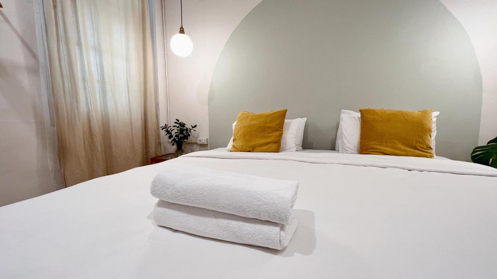 La Moon House Hotell Salaya Eksteriør bilde