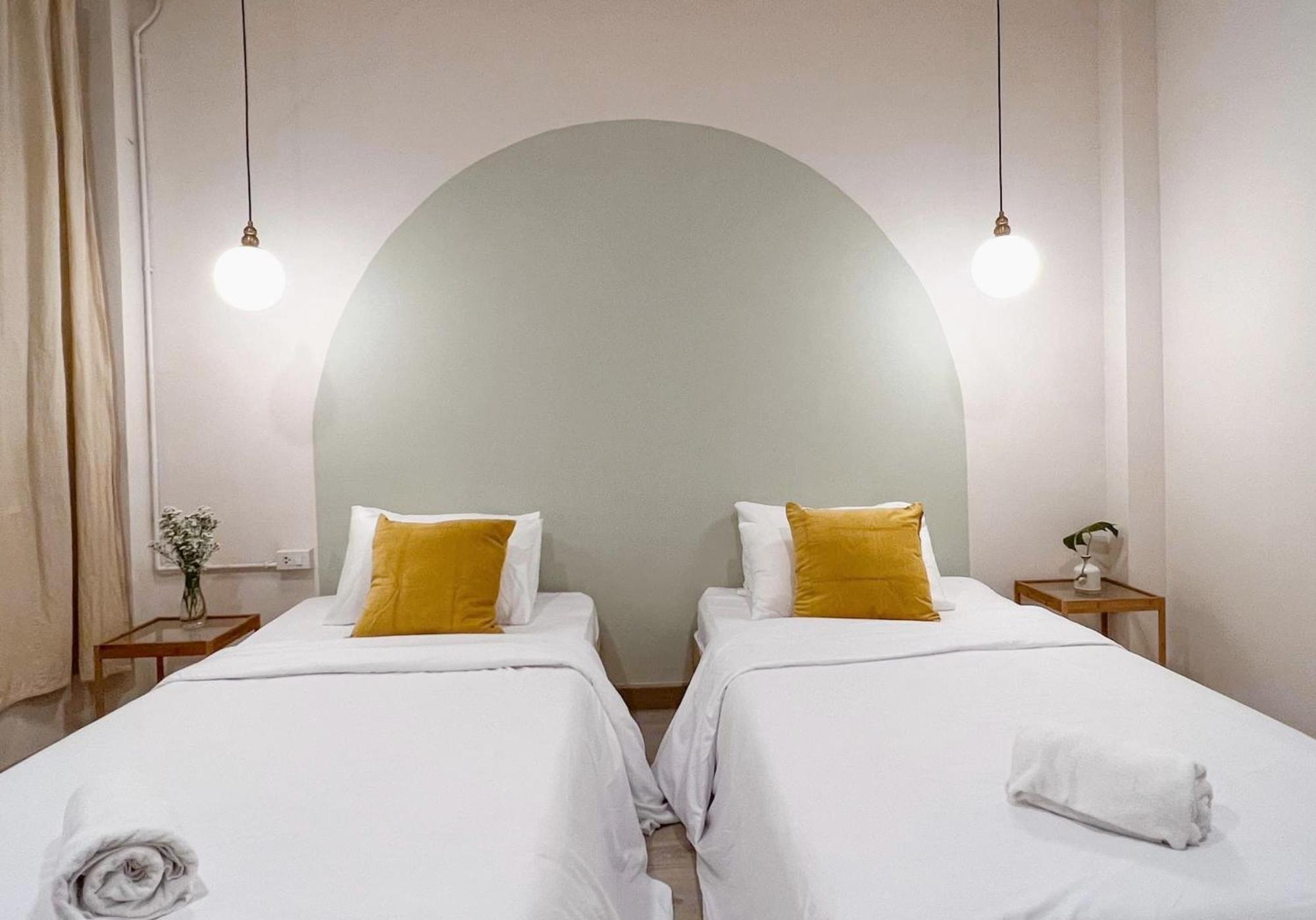 La Moon House Hotell Salaya Eksteriør bilde