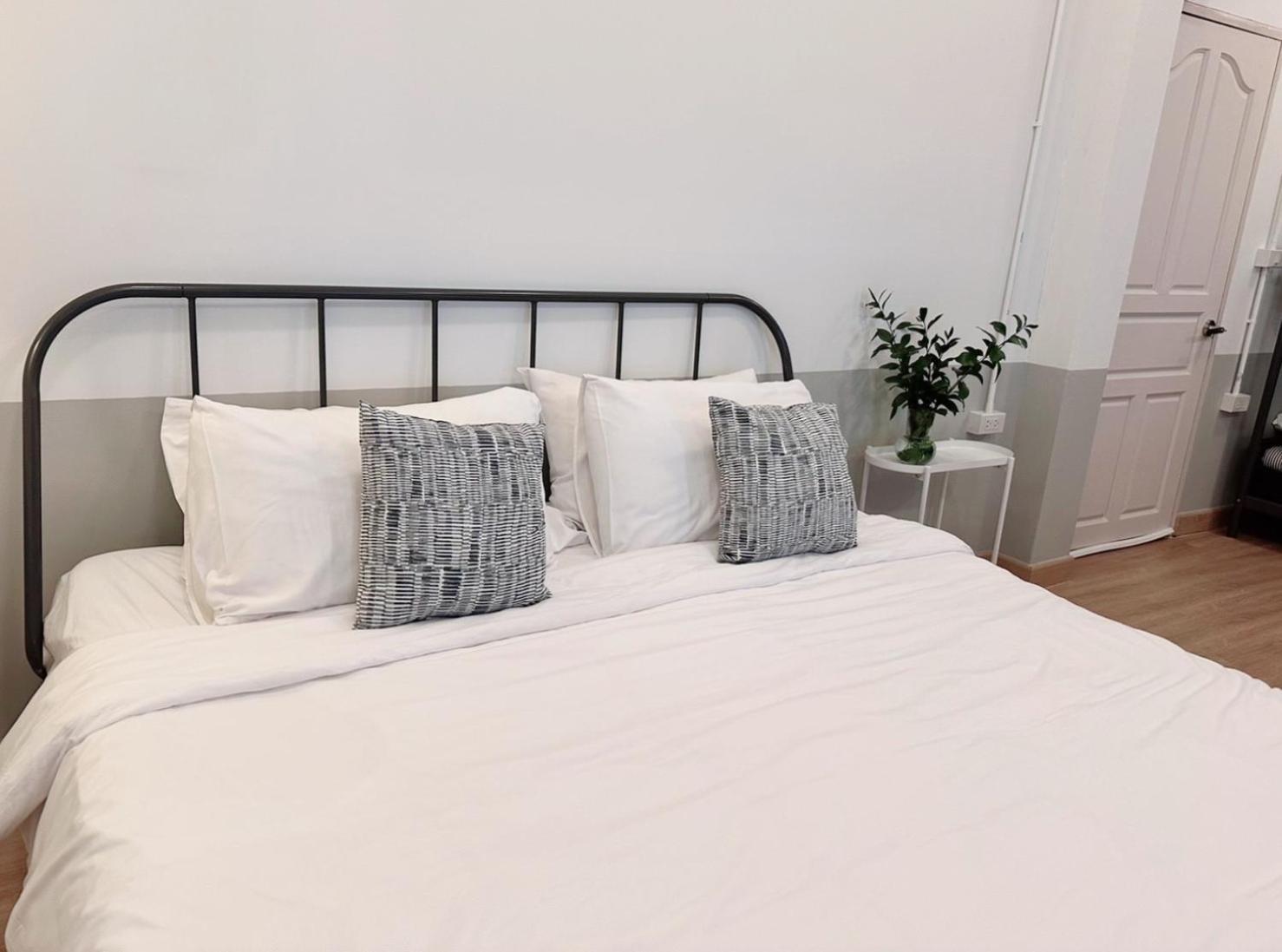 La Moon House Hotell Salaya Eksteriør bilde