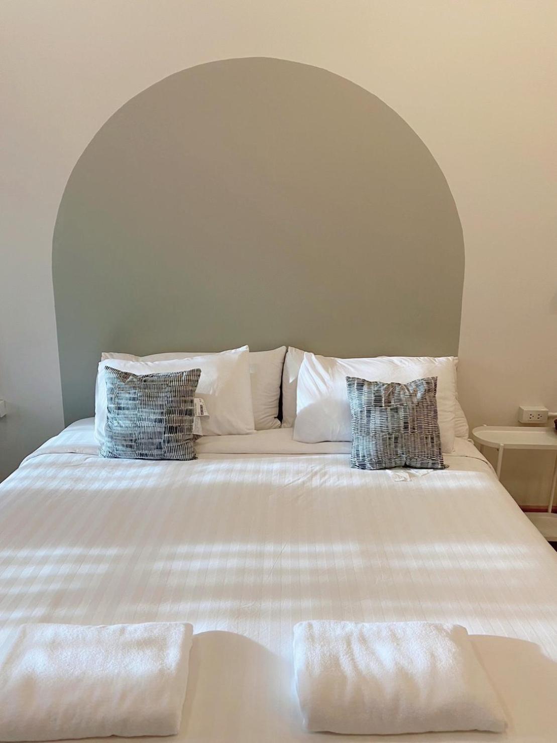 La Moon House Hotell Salaya Eksteriør bilde