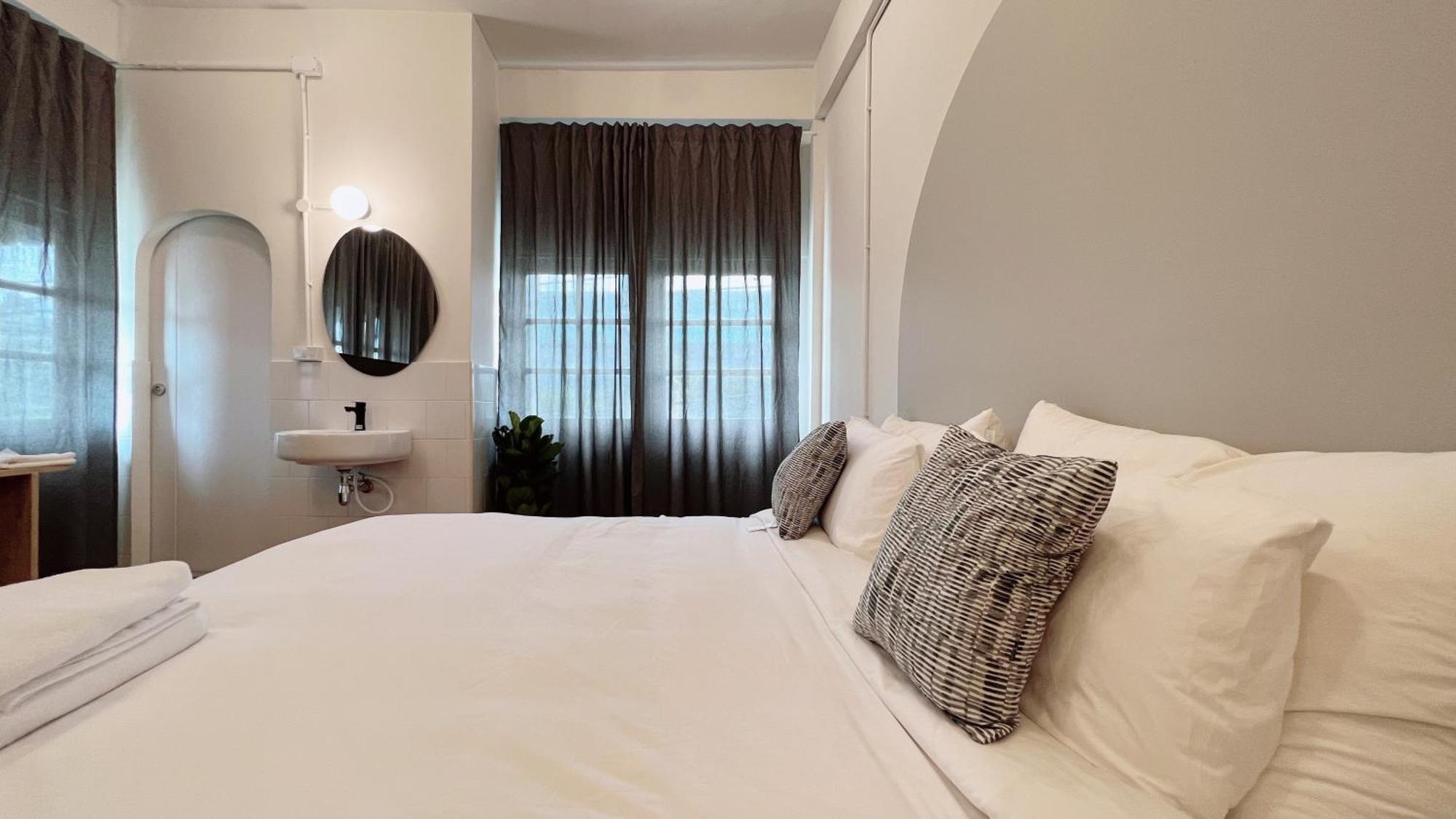 La Moon House Hotell Salaya Eksteriør bilde