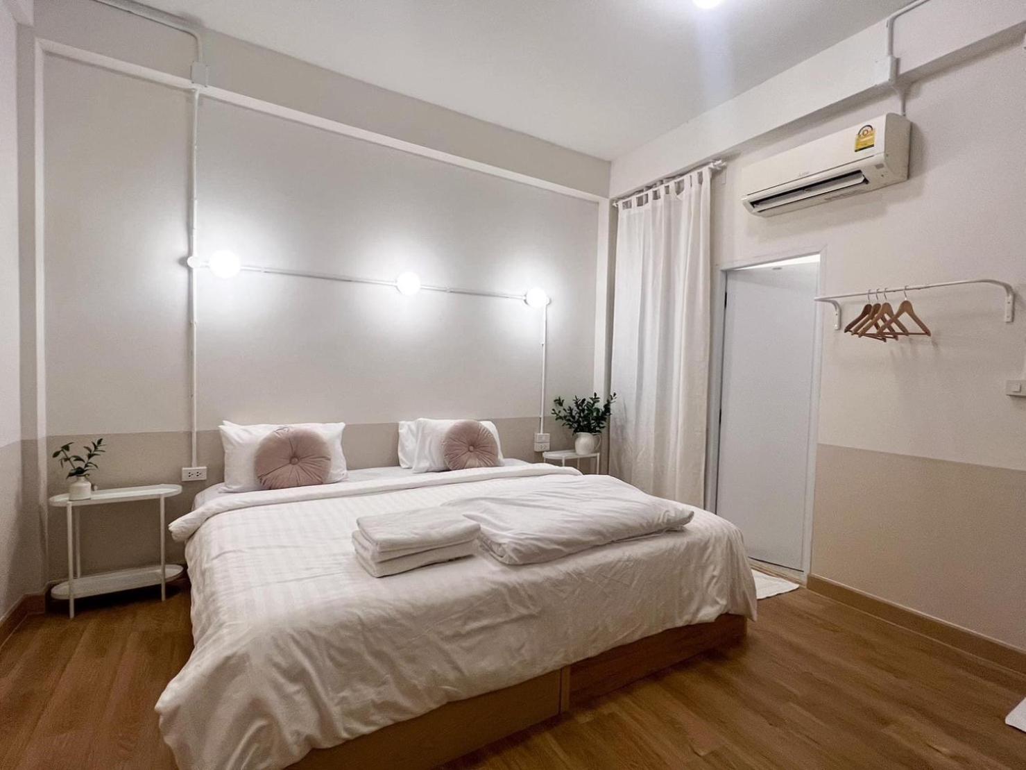La Moon House Hotell Salaya Eksteriør bilde