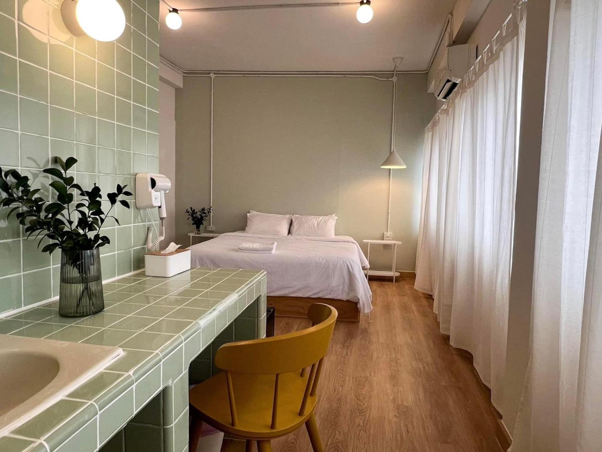 La Moon House Hotell Salaya Eksteriør bilde