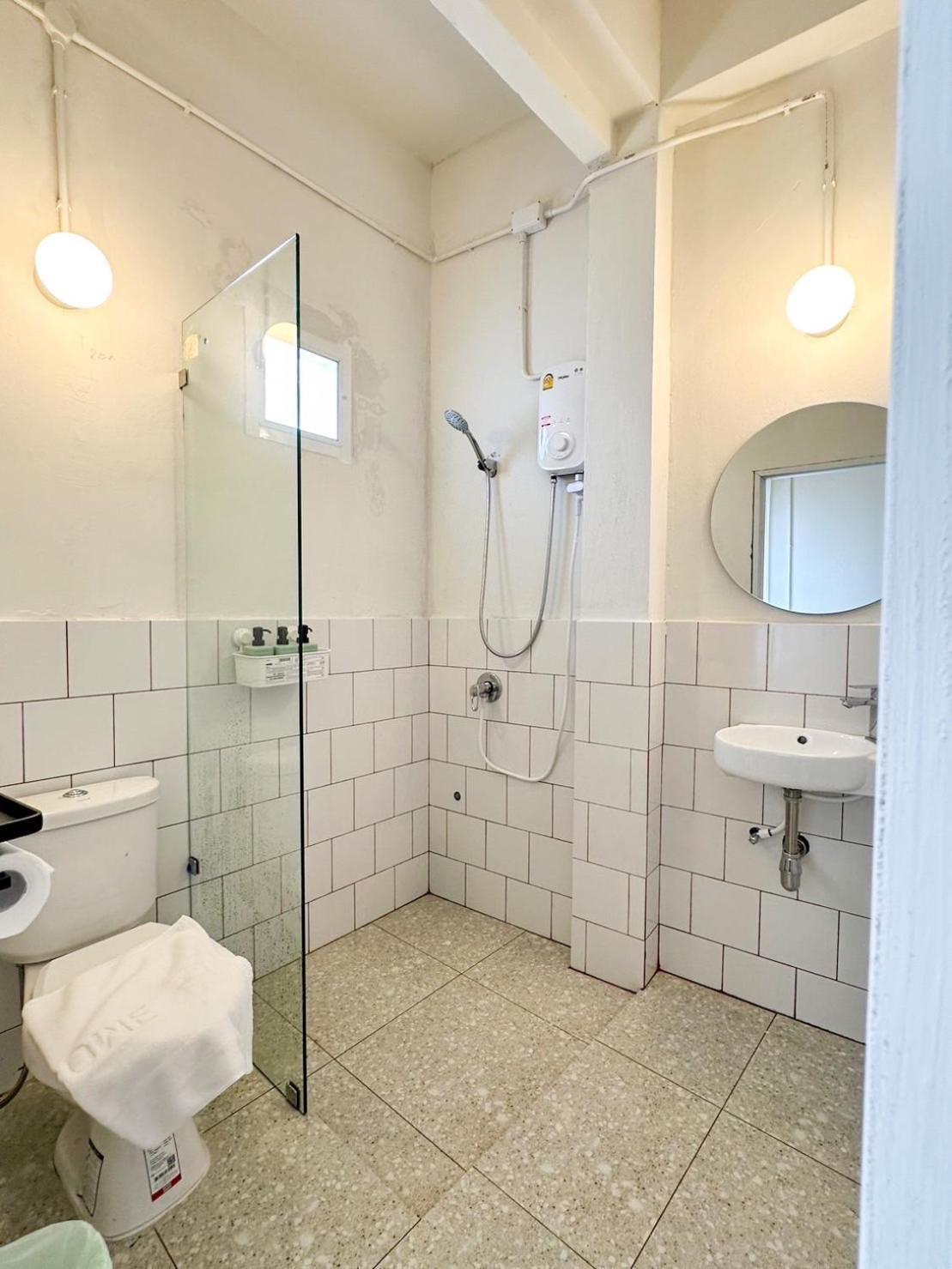 La Moon House Hotell Salaya Eksteriør bilde