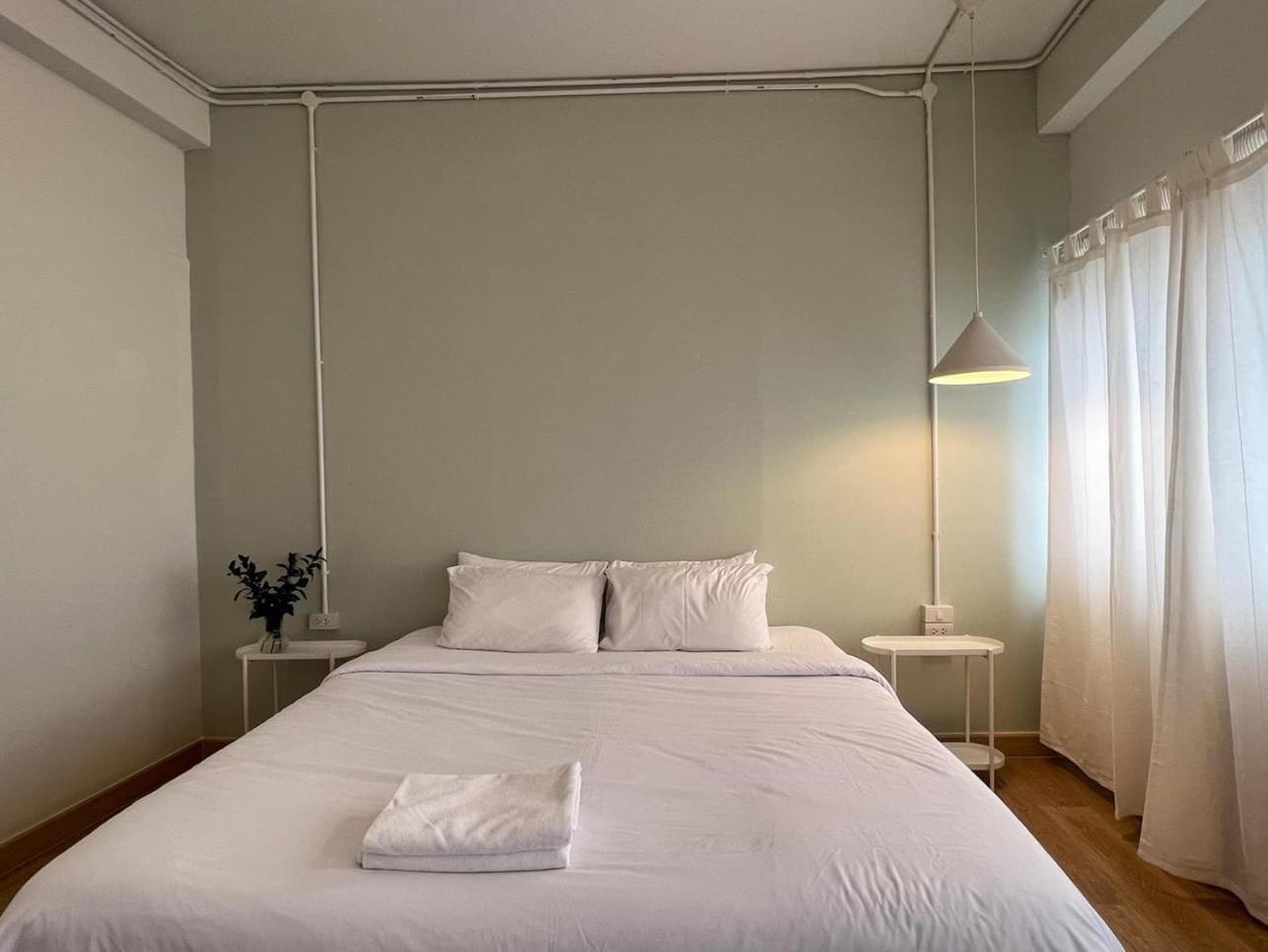 La Moon House Hotell Salaya Eksteriør bilde