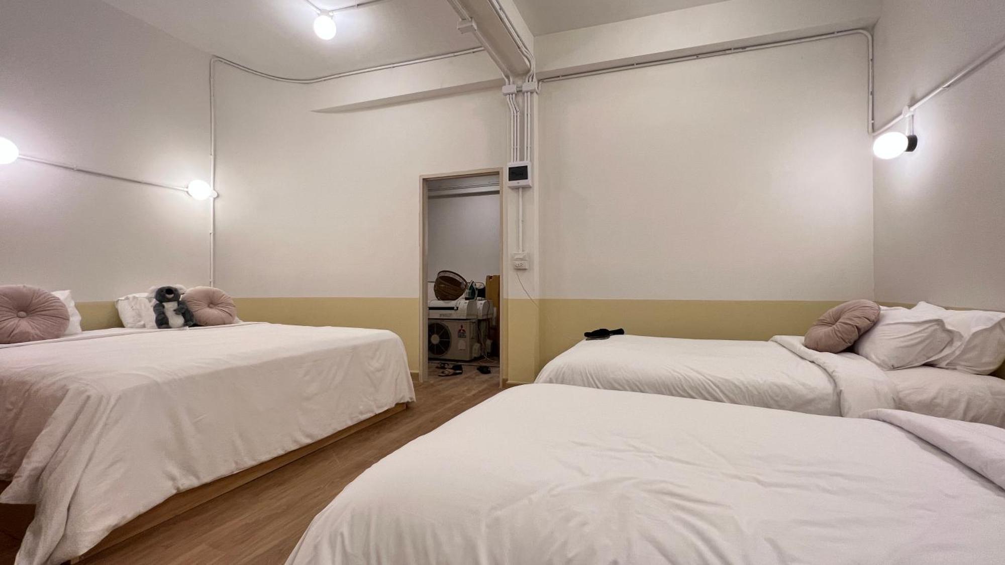 La Moon House Hotell Salaya Eksteriør bilde