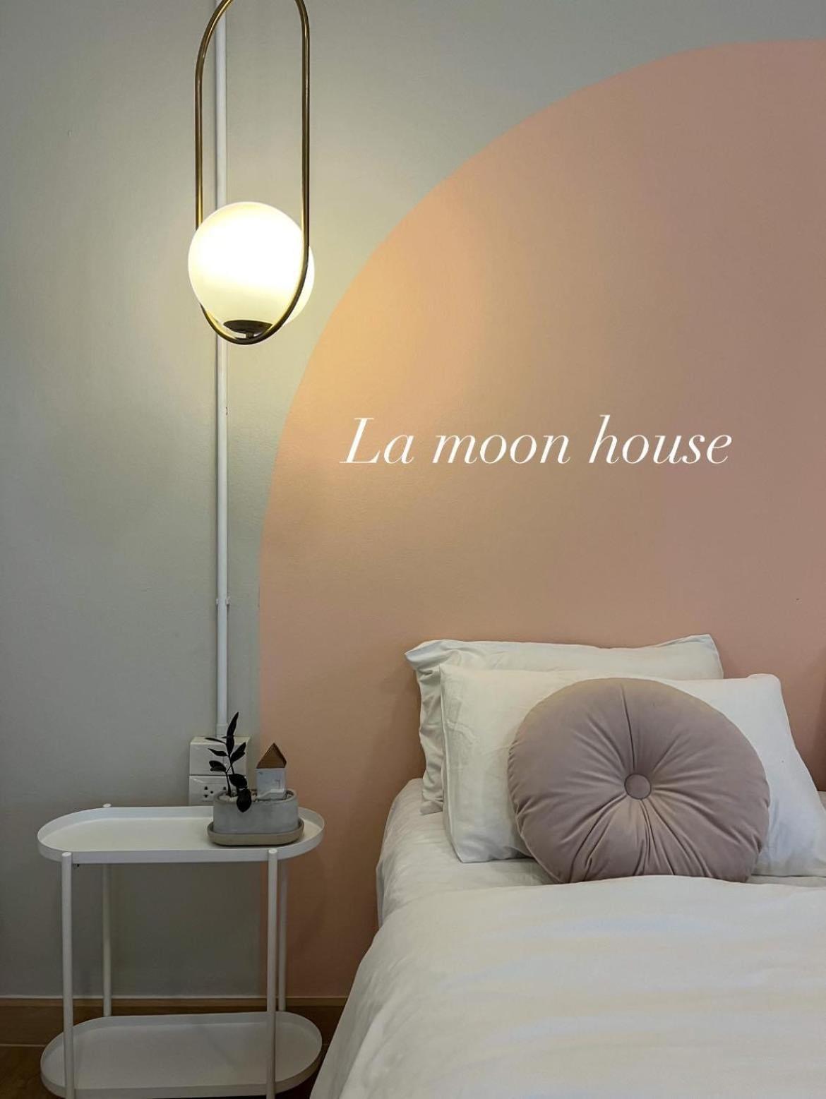 La Moon House Hotell Salaya Eksteriør bilde