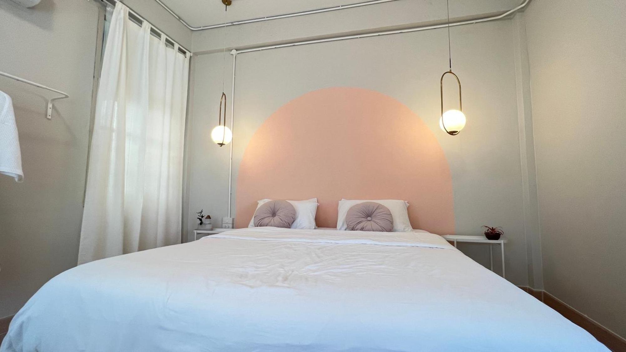 La Moon House Hotell Salaya Eksteriør bilde
