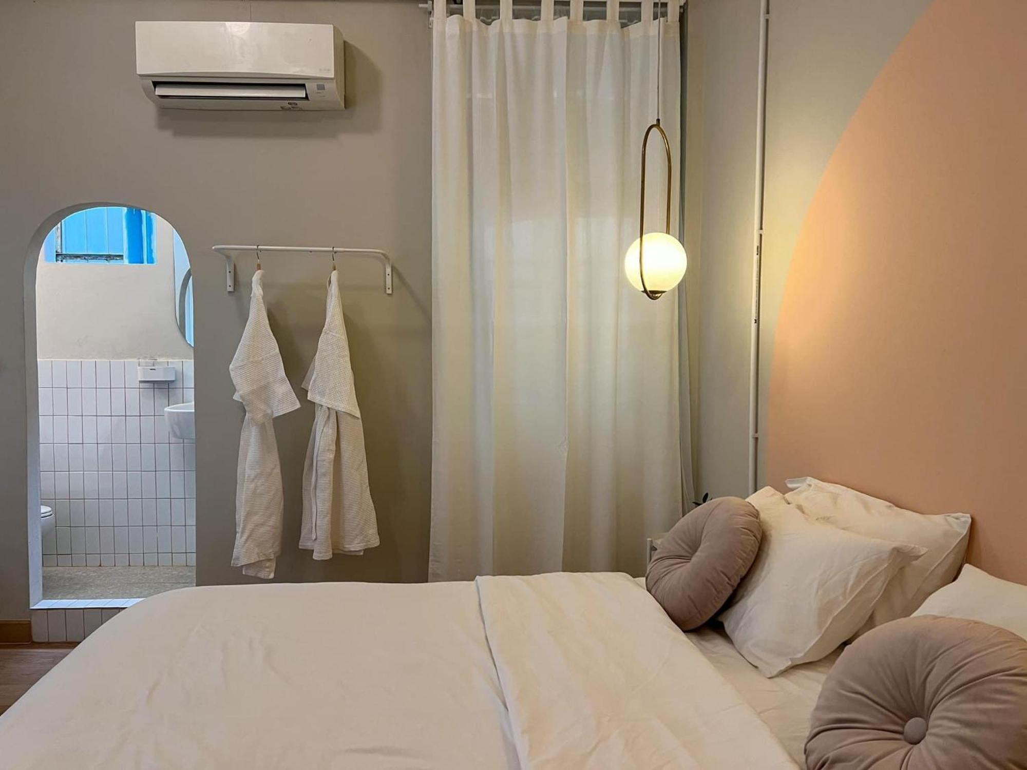 La Moon House Hotell Salaya Eksteriør bilde