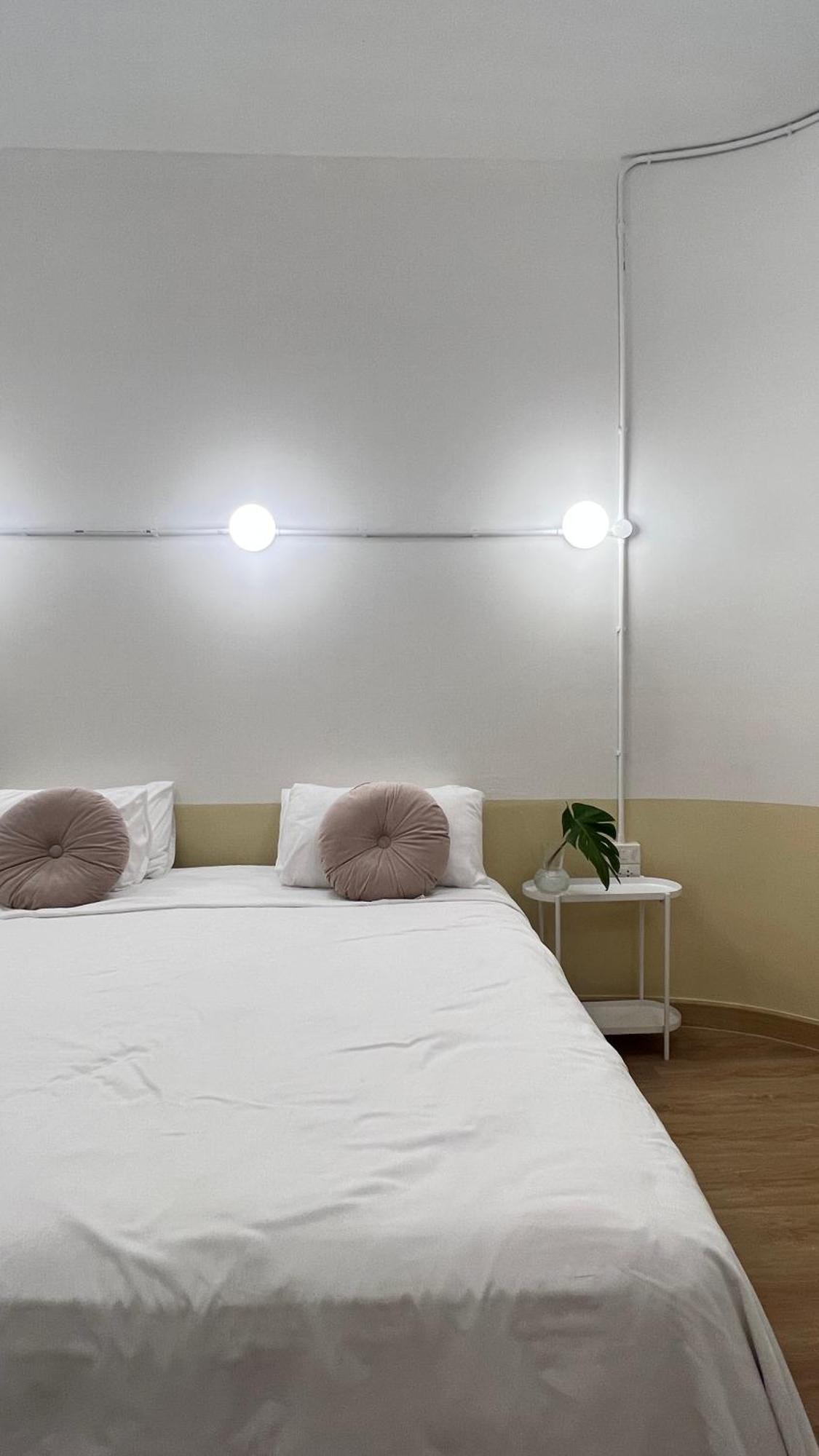 La Moon House Hotell Salaya Eksteriør bilde