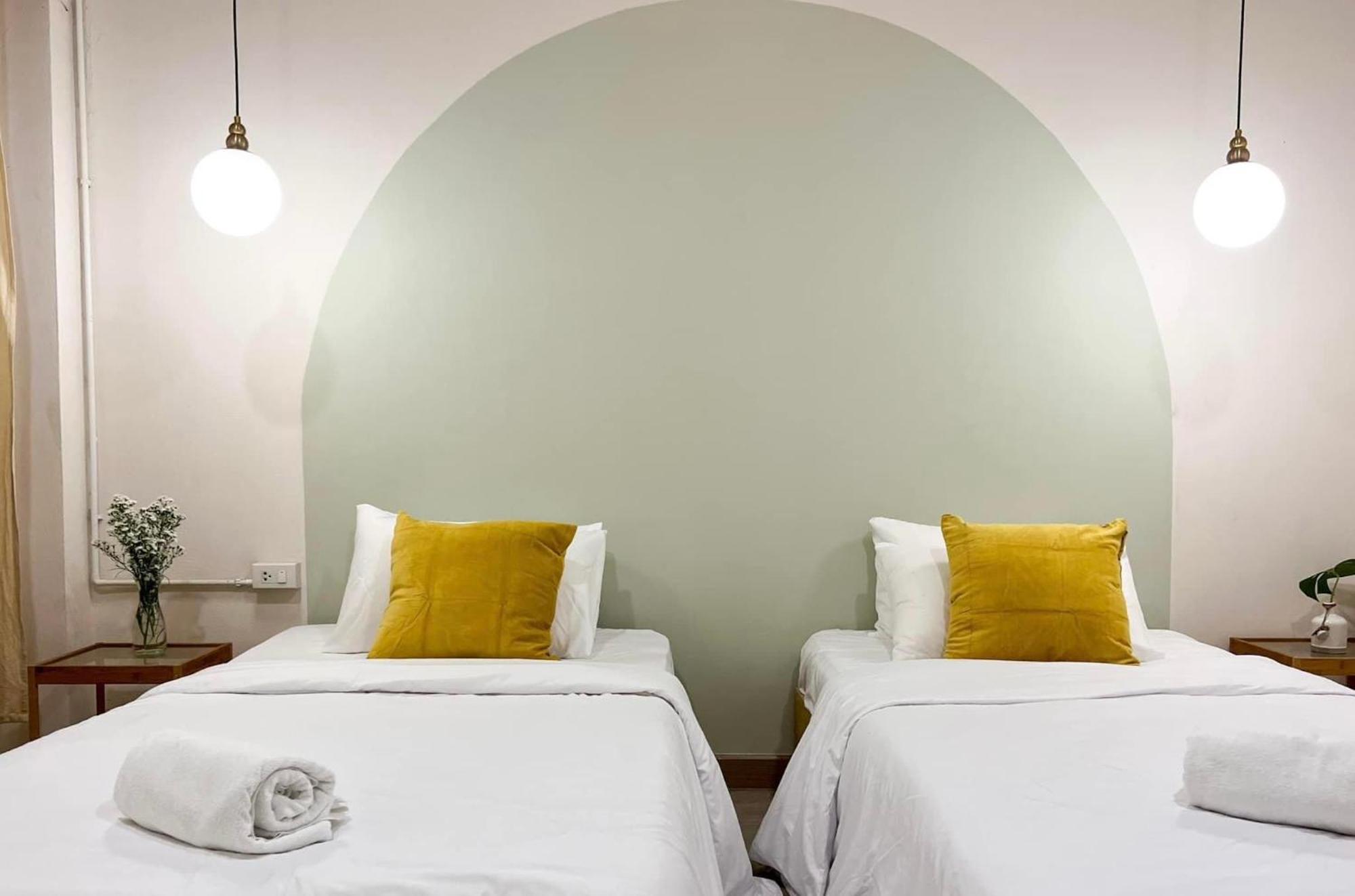 La Moon House Hotell Salaya Eksteriør bilde
